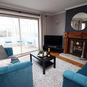  Holiday home Becky's Bungalow By Ty Sa -spacious 4 Bed Bungalow United Kingdom