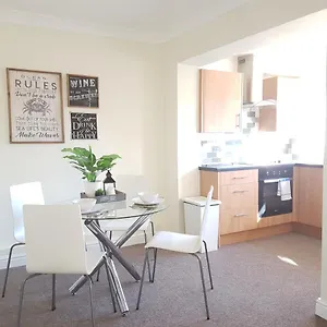  Holiday home K Suites - Alder Road - Free Parking United Kingdom