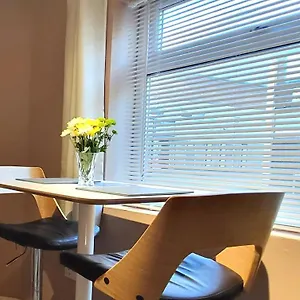 Cosy Daybrook Apartment
