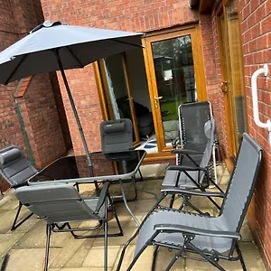 Entire -4 Bedrooms Detached House With Driveway Holiday home