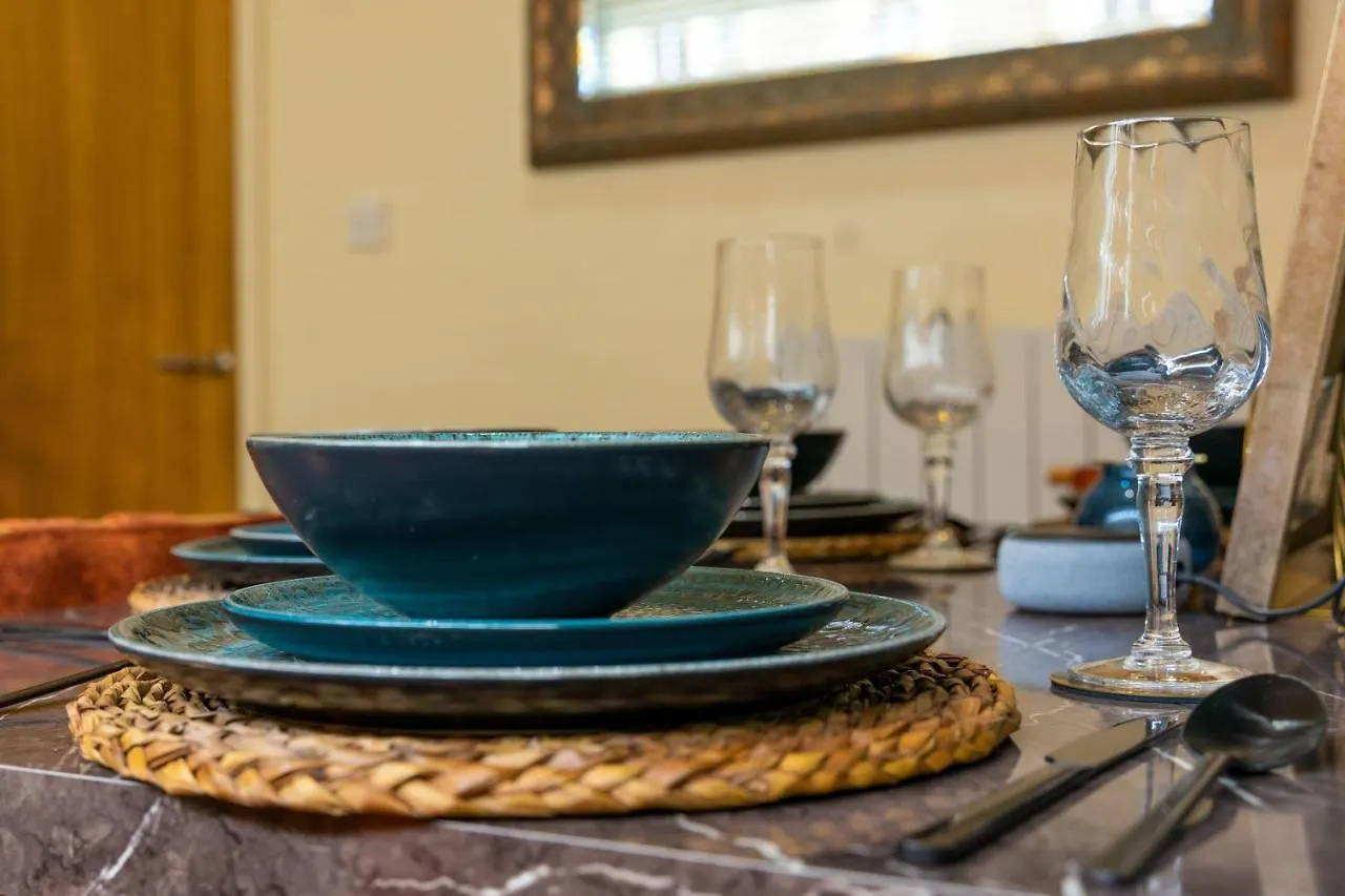 Apartment Luxury City Centre Getaway - Prime Location Sleeps 7! Nottingham